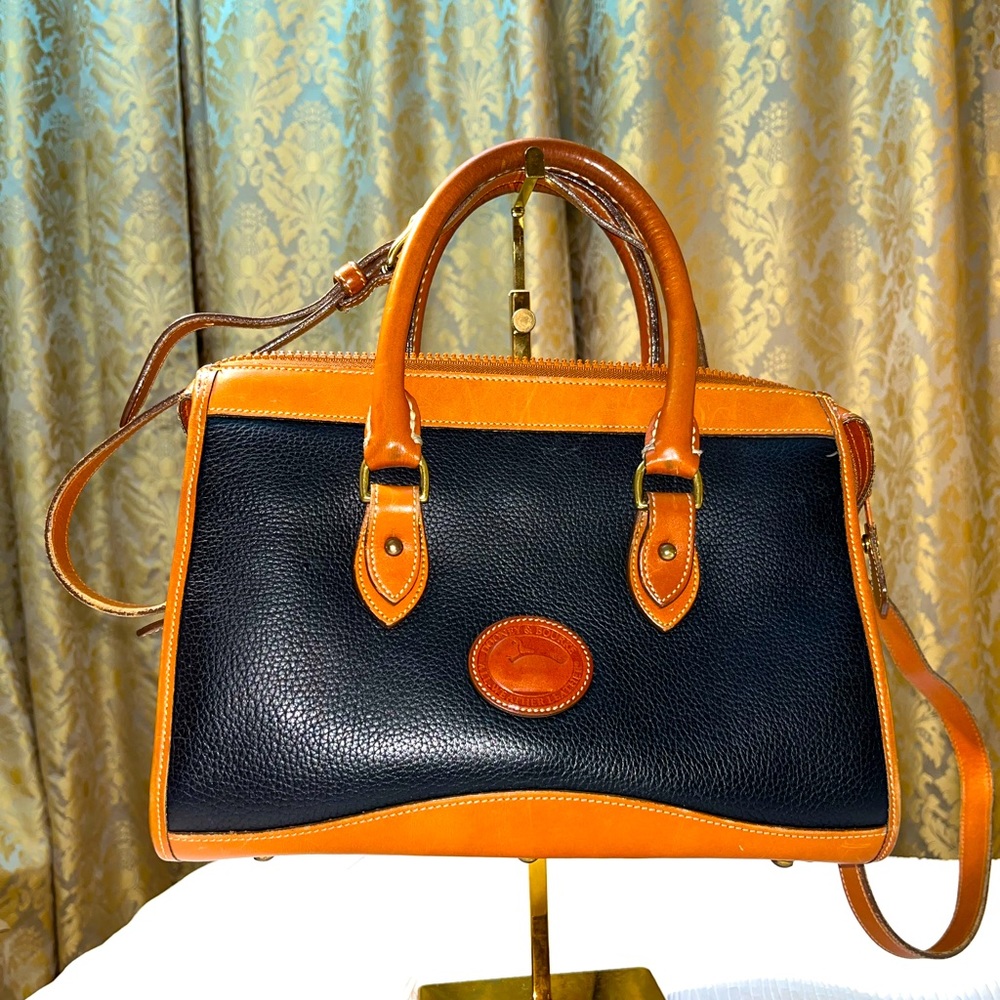 Gorgeous VINTAGE Dooney and Bourke satchel